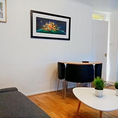 Very Central Location- Free Parking - 2 Bedrooms 벨파스트 외부 사진