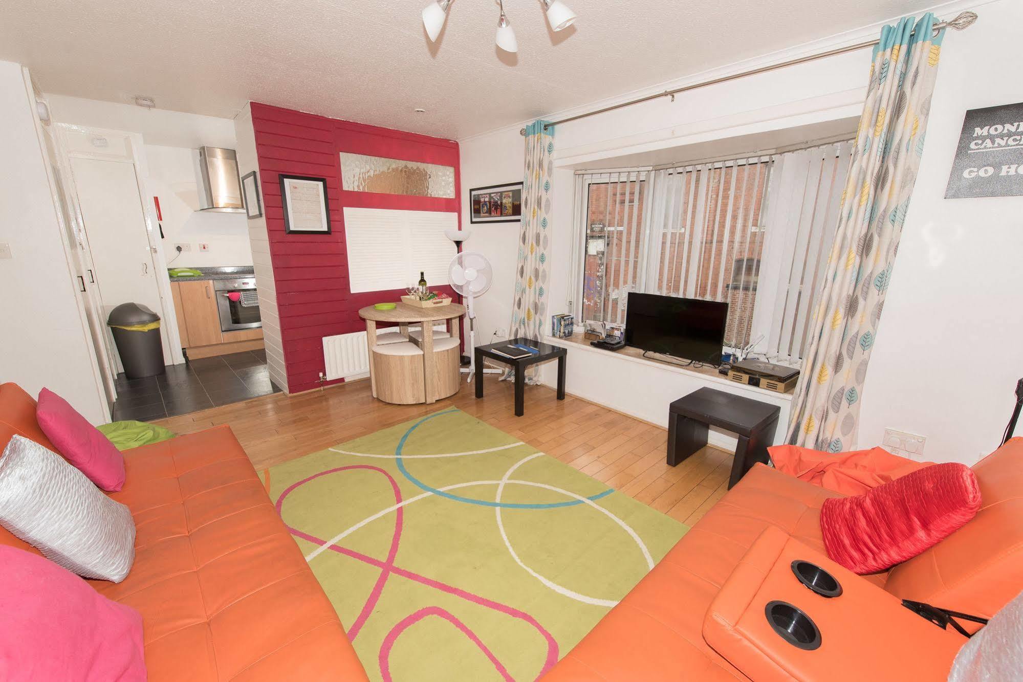 Very Central Location- Free Parking - 2 Bedrooms 벨파스트 외부 사진
