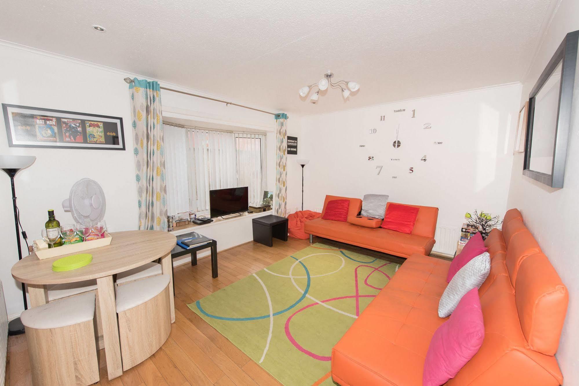 Very Central Location- Free Parking - 2 Bedrooms 벨파스트 외부 사진