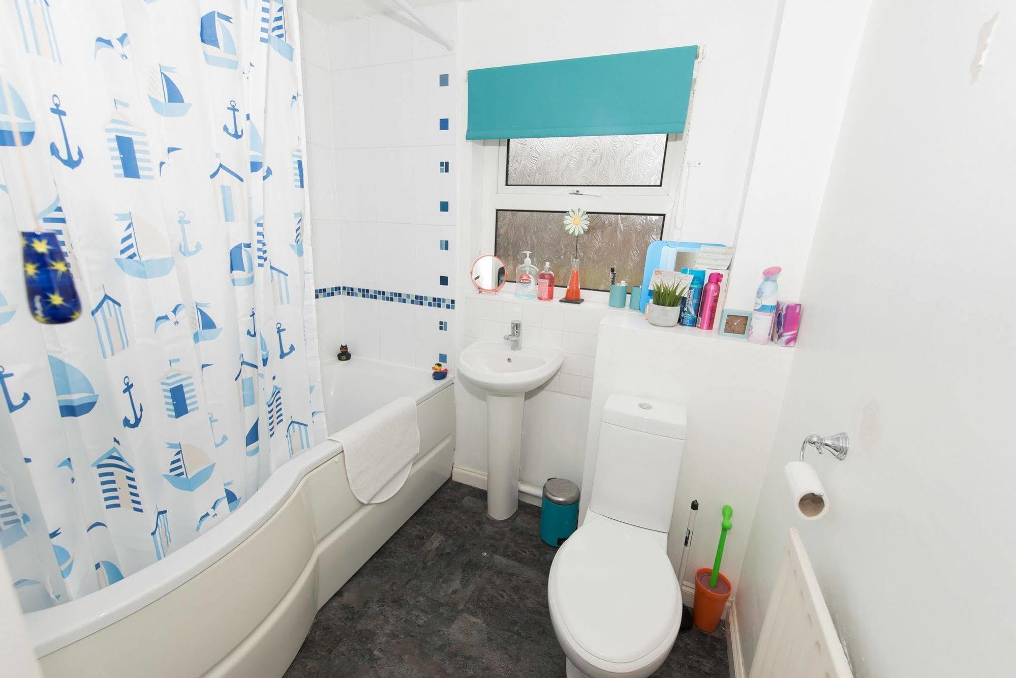 Very Central Location- Free Parking - 2 Bedrooms 벨파스트 외부 사진