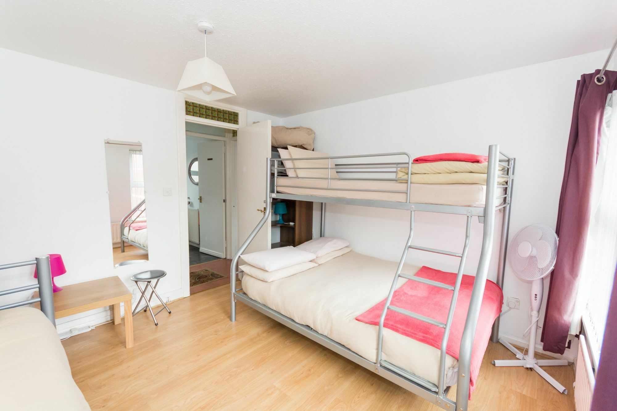 Very Central Location- Free Parking - 2 Bedrooms 벨파스트 외부 사진