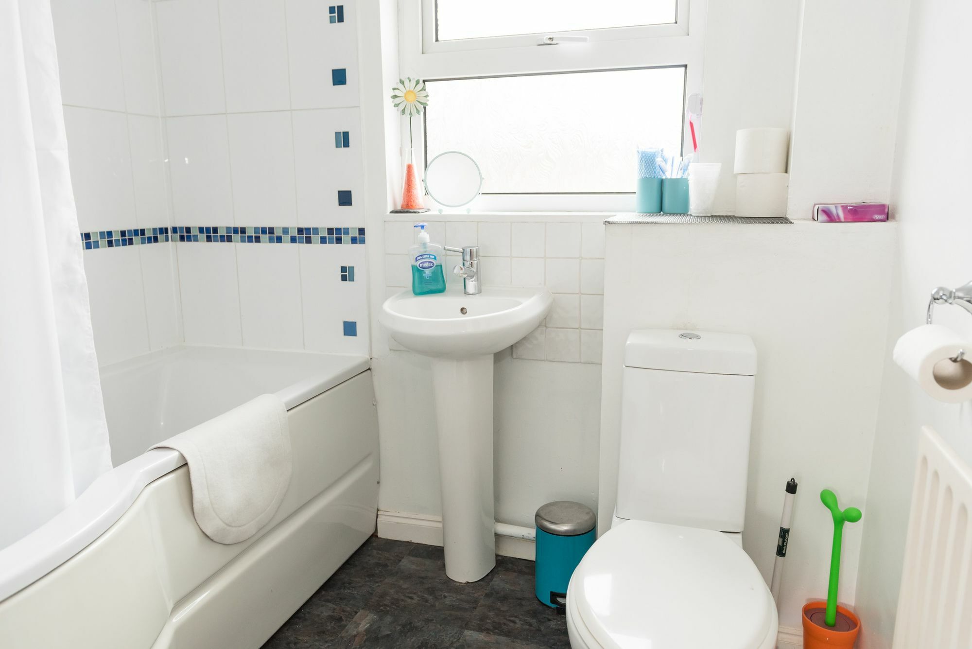 Very Central Location- Free Parking - 2 Bedrooms 벨파스트 외부 사진
